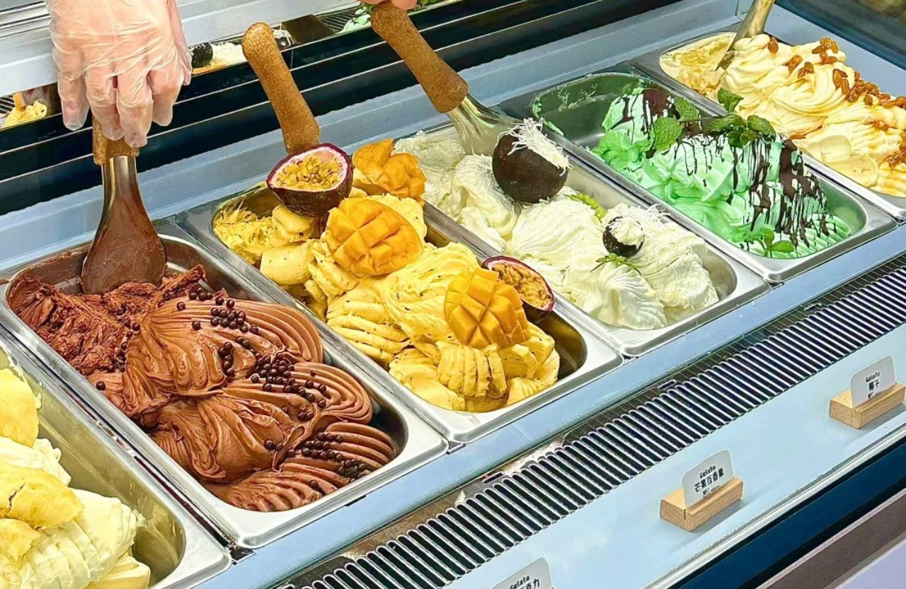 Gelato display photograph from the existing Gelato Express website